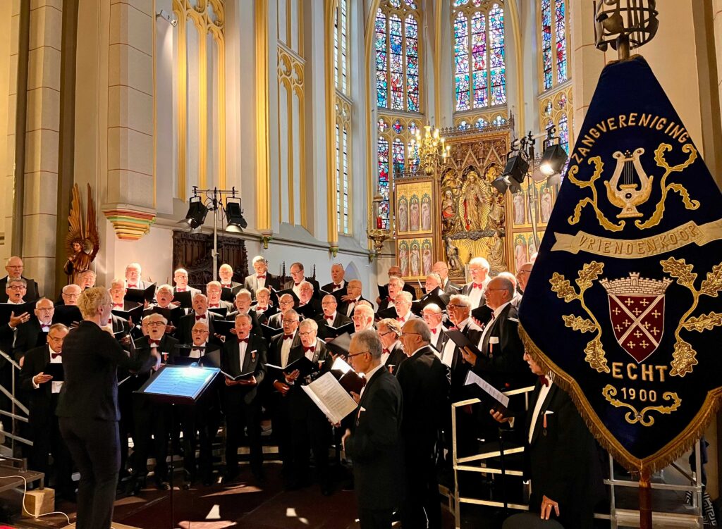 Vriendenkoor zingt mis tijdens Octaaf van Schilberg
